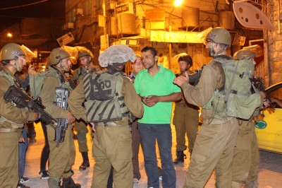 Israeli army night raid (Photo by ISM)