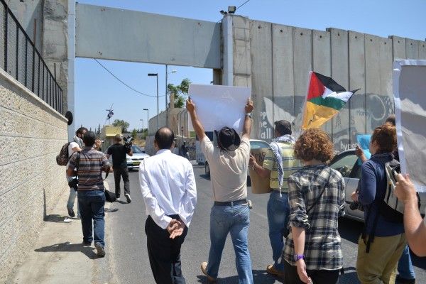 Activists head for Jerusalem, aiming to walk through the Apartheid Wall checkpoint