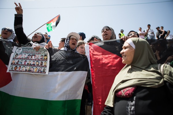 Global March to Jerusalem participants called for solidarity with political prisoners, an end to the occupation and for national unity. (Dylan Collins)