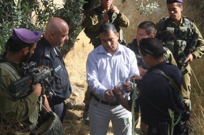 Jawad Abu Eysheh being handcuffed and arrested (Photo by Youth Against Settlements)
