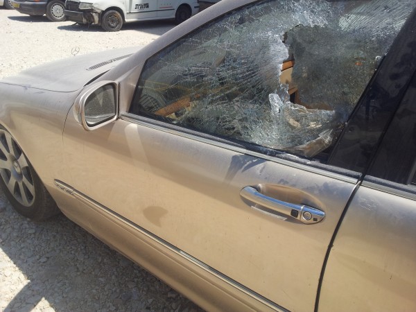 Israeli soldiers broke several window cars and took the keys (Photo by ISM)