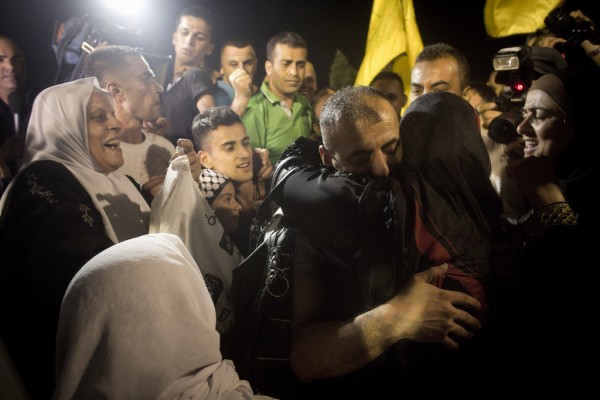 Welcoming released prisoners on 14th August 2013 in Ramallah (Photo by Activestills)