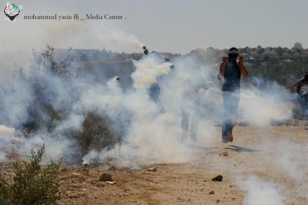Demonstrators overwhelmed with tear gas (Photo by Mohammed Yasin)
