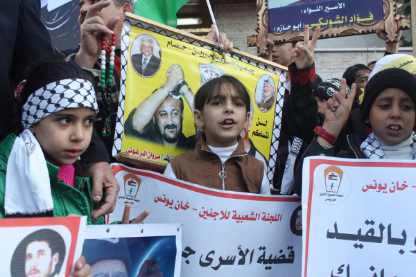 Children rally for Palestinian detainees in Gaza. (Photo by Joe Catron)