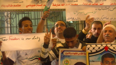 Palestinians hold a vigil to support prisoners in Israeli jails at the offices of the International Committee of the Red Cross in Gaza City – Photo taken by Corporate Watch in November 2013