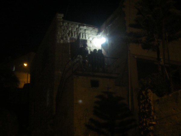 Israeli Forces entering house in Queitun