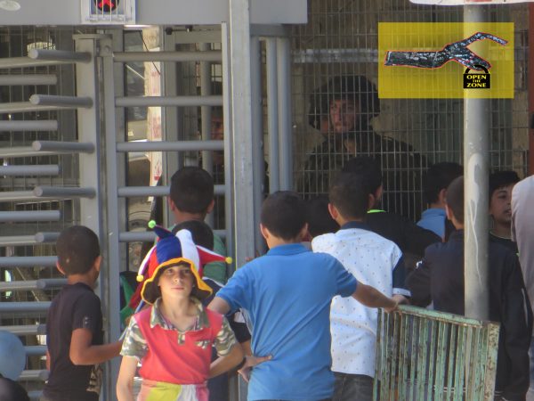 Palestinian children waiting at the checkpoint