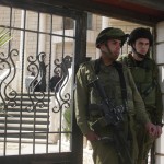 Soldiers occupy Palestinian homes