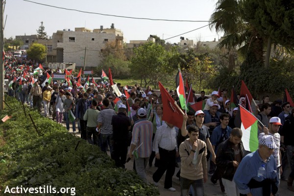 A thousand demonstrators gather to commemorate the 5 year struggle in Bil'in