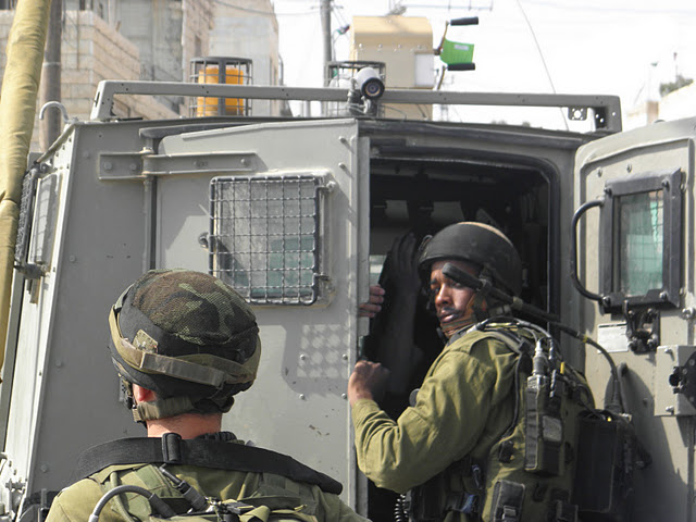 Beit Ummar steadfast in supporting prisoners despite LRAD and teargas