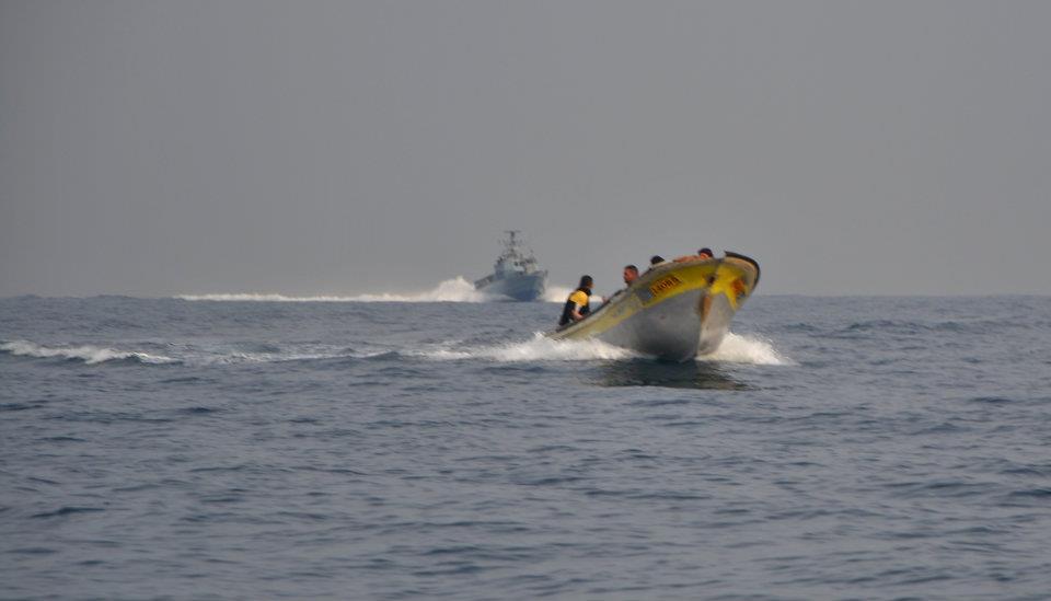 Israeli navy harasses Palestinian fishermen off Gaza coast