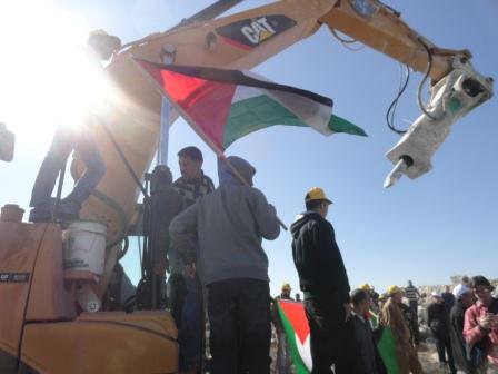 Locals protest as Israeli barrier rips through Qalandia