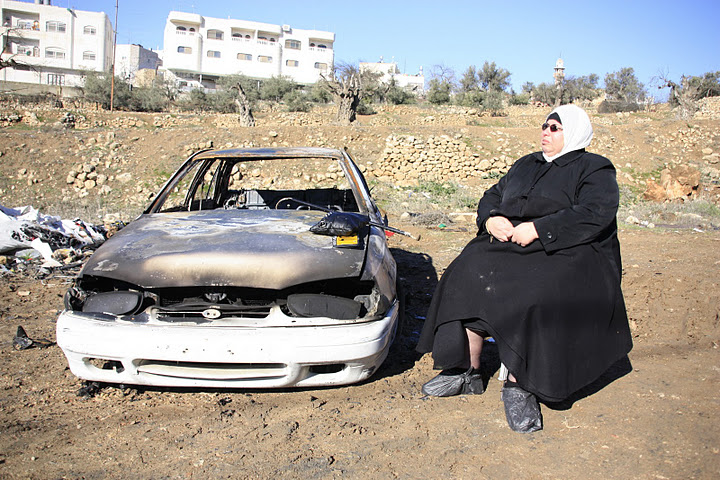 In Photos: Zionist settlers burn the vehicle of a 53 year old woman