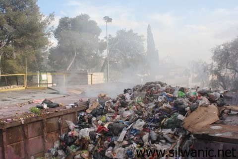 Municipality creates garbage dump inside Bab Alsbat cemetery next to Lion Gate in the Old City