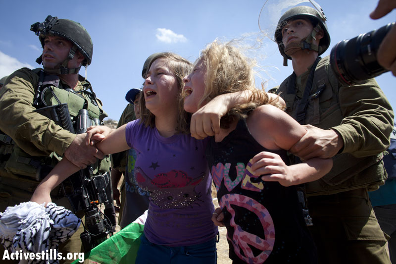 Video: Soldiers attack children in Nabi Saleh and forcibly separate them from their detained mother