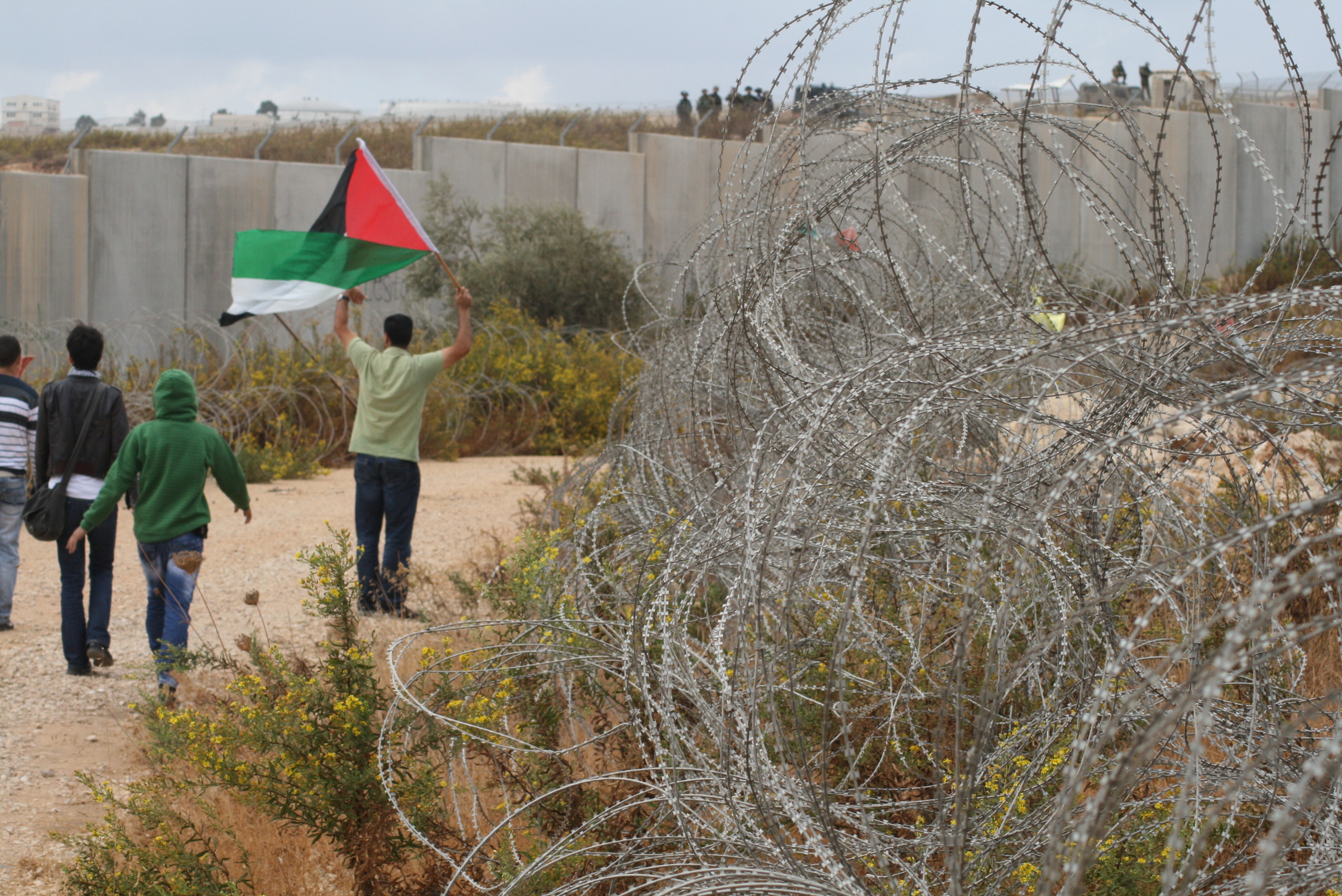 2 Internationals hit by tear gas canisters at the Bil’in weekly demonstration