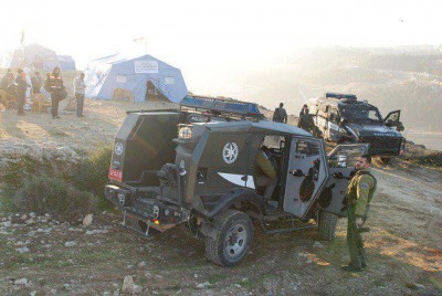 Israeli Border Police invade Bab al-Karama