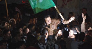 Hundreds greet freed detainees at midnight rally in northern Gaza Strip (Photo by Charlie Andreasson)