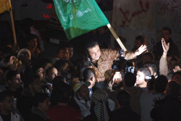 Hundreds greet freed detainees at midnight rally in northern Gaza Strip (Photo by Charlie Andreasson)