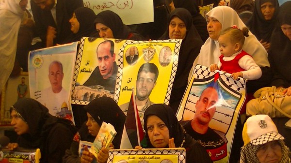Palestinians hold their weekly vigil at the ICRC in Gaza City in solidarity with prisoners in Israeli jails. (Photo by Corporate Watch)