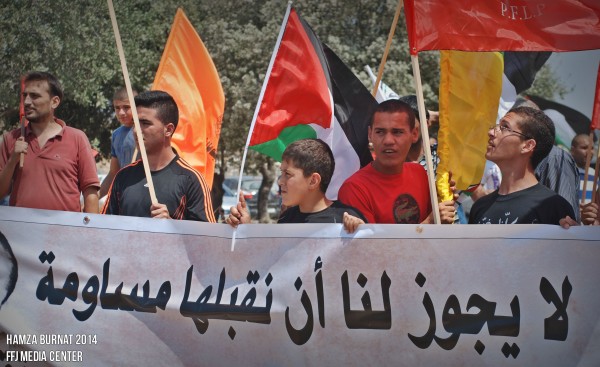 Demonstrators in Bil'in (photo by Sameer Bornat)