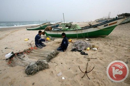 Palestinian fishermen work on Jan. 24, 2009 near the border with Egypt (AFP/File, Said Khatib)