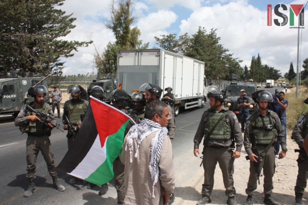 Palestinian activist faced by occupation forces