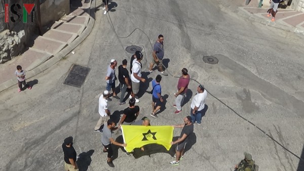 The extremists proudly held the infamous yellow flag of Kahane group 