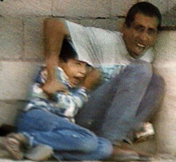 Photo of Mohammed hiding behind his father Photo credit: France 2