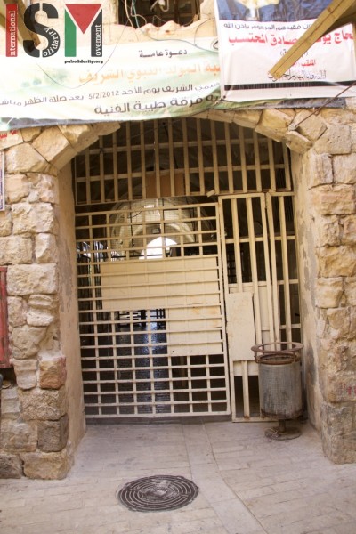 closed Ibrahimi mosque checkpoint barring Palestinian movement