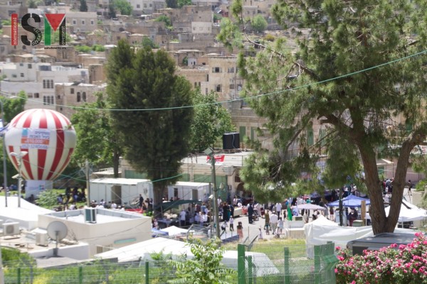 Settlers 'celebrating Pesaach' while Palestinians are denied access to the area