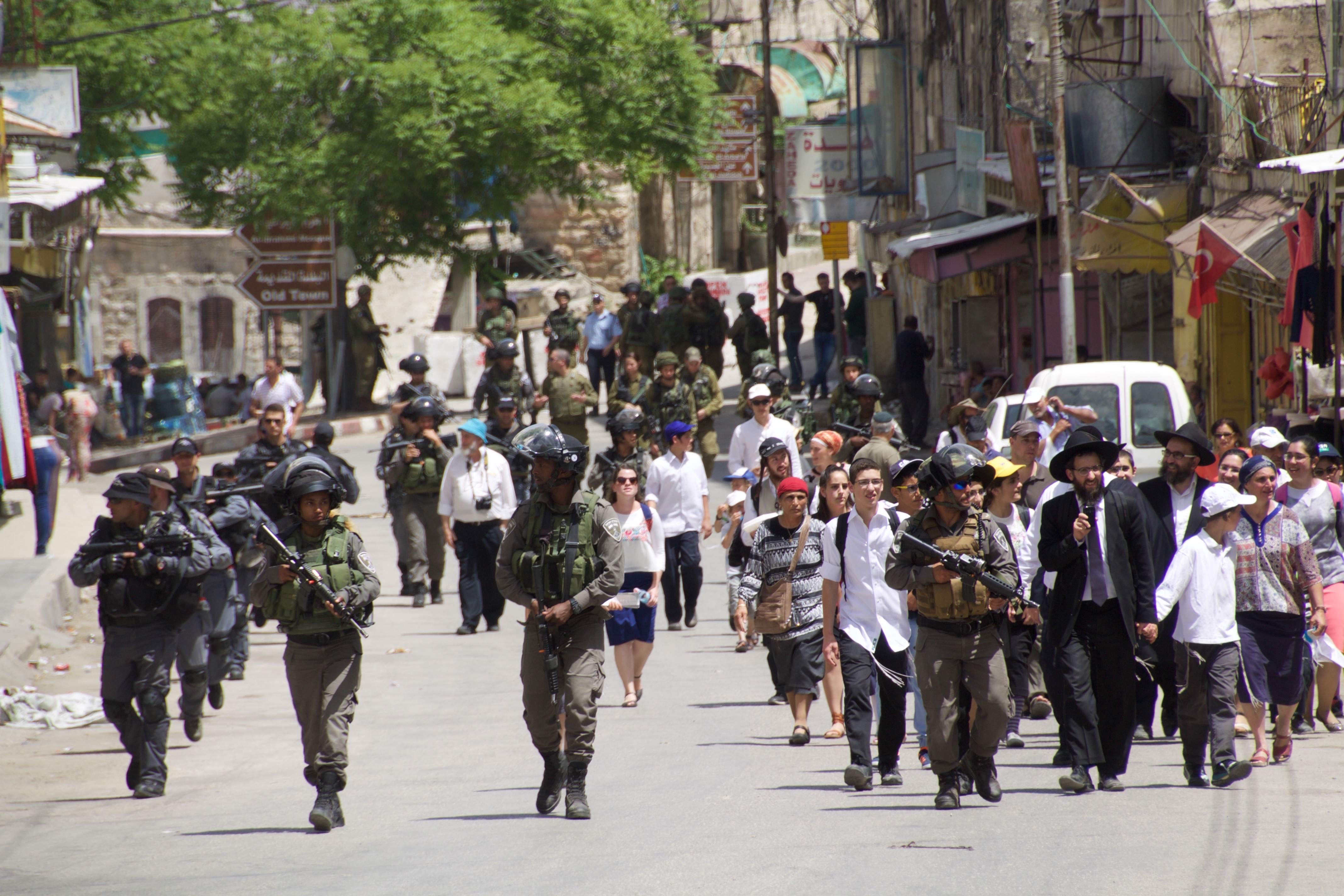 Israeli army take control of street under Palestinian authority for illegal settlers’ visit