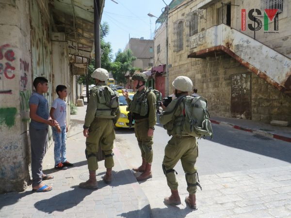 Israeli forces cornering children in the street for interrogation