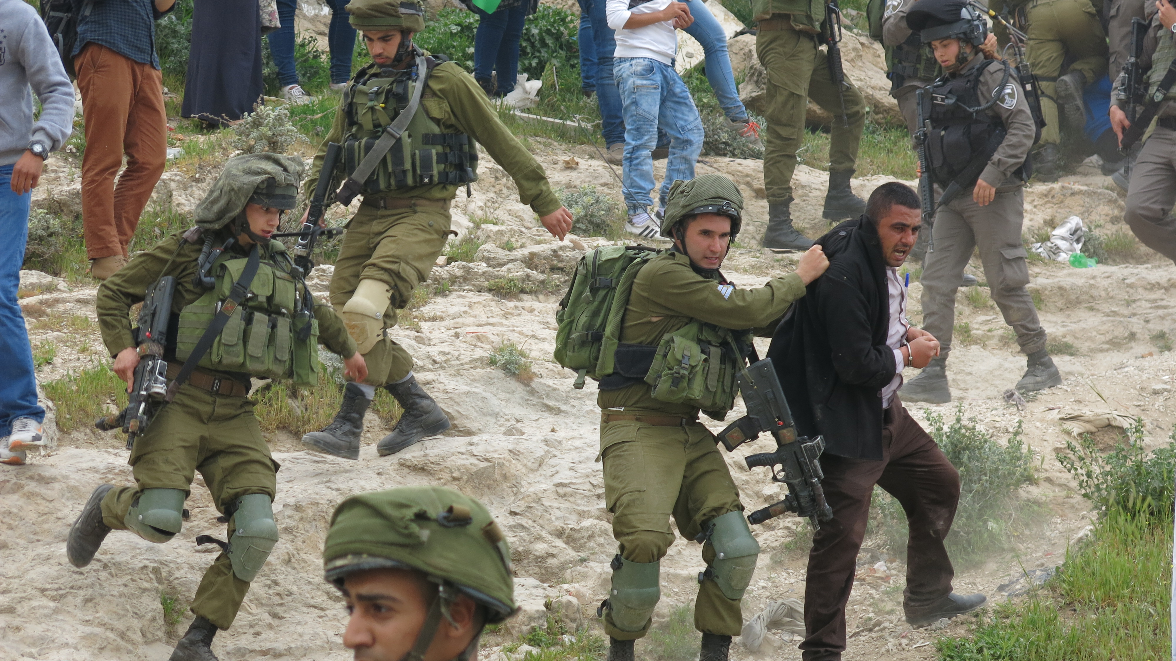 Four Palestinians arrested during Land Day action in al-Khalil