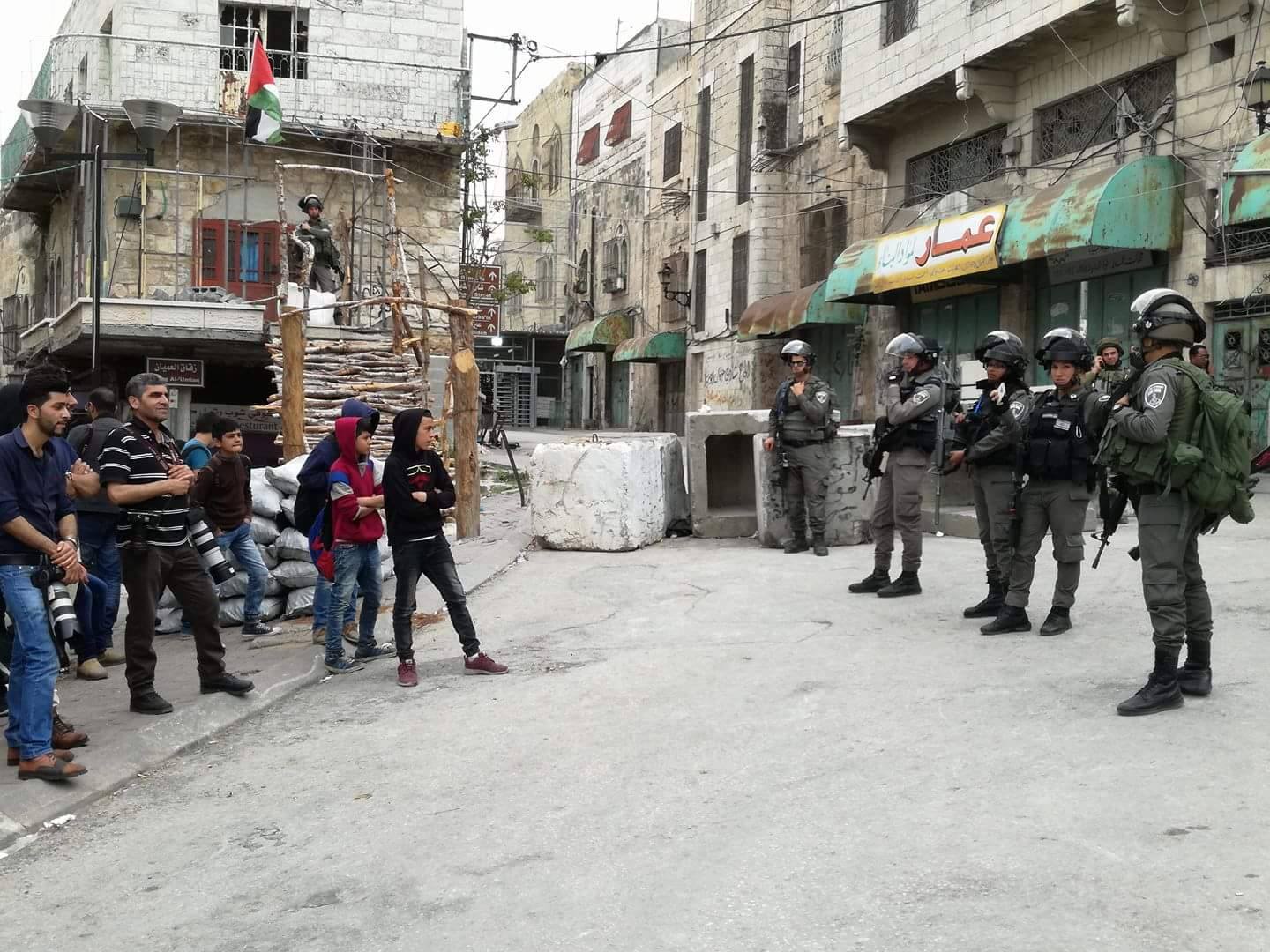 In Pictures: al-Khalil on lockdown as Israeli settlers and tourists celebrate Pesach