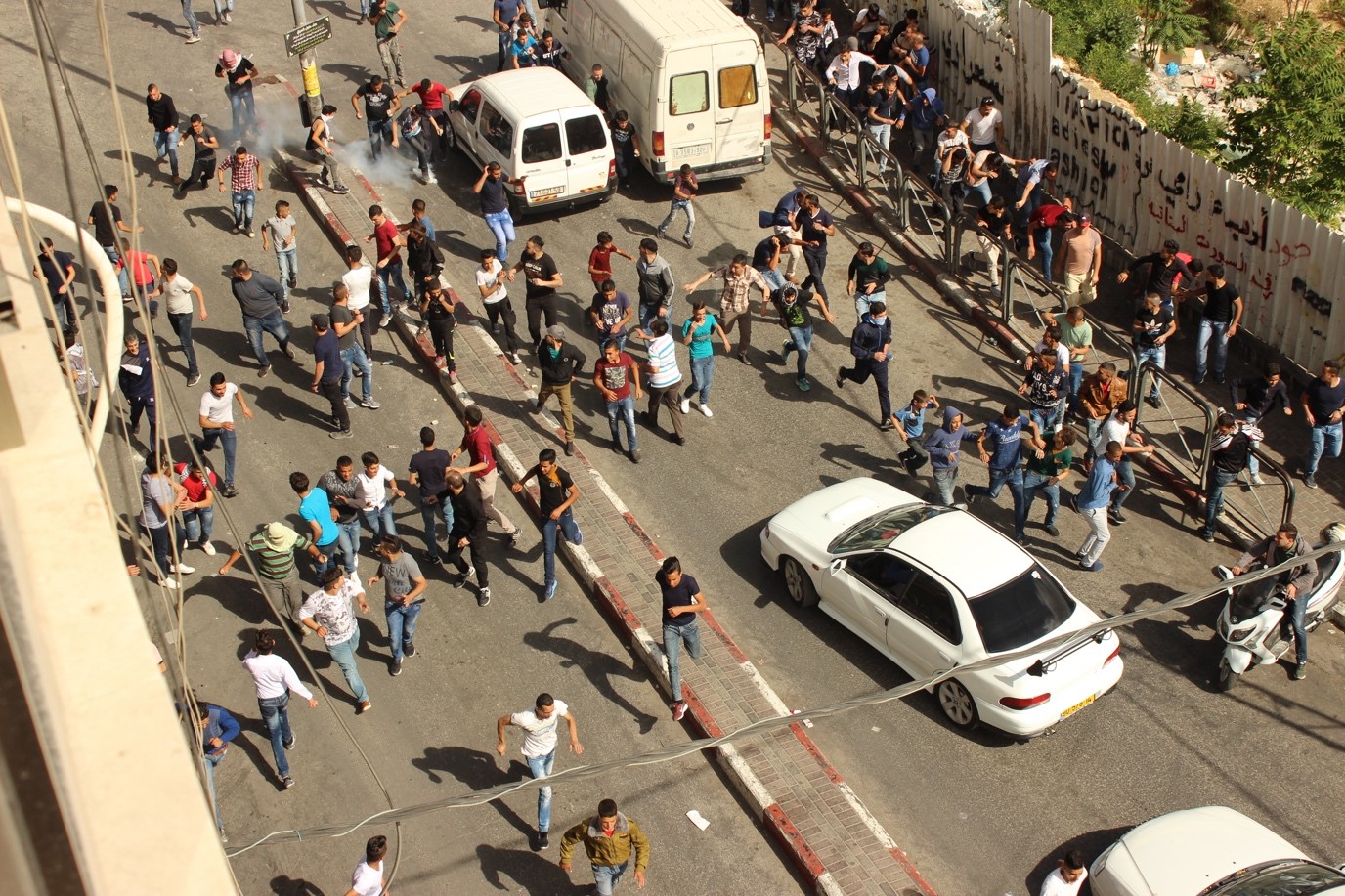 Major clashes as hundreds demonstrate in solidarity with prisoners’ hunger strike