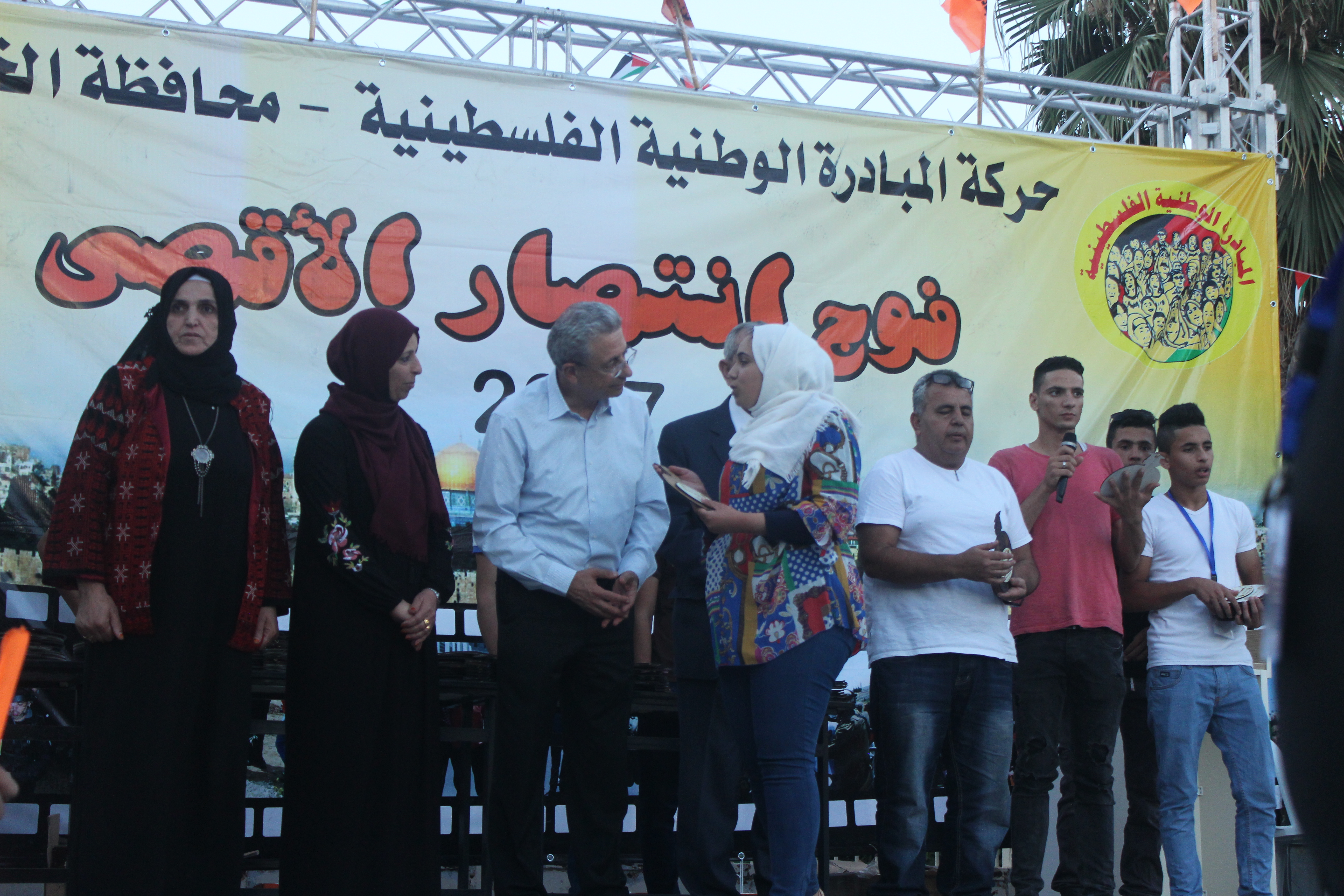 Palestinian schoolchildren celebrate graduation in al-Khalil