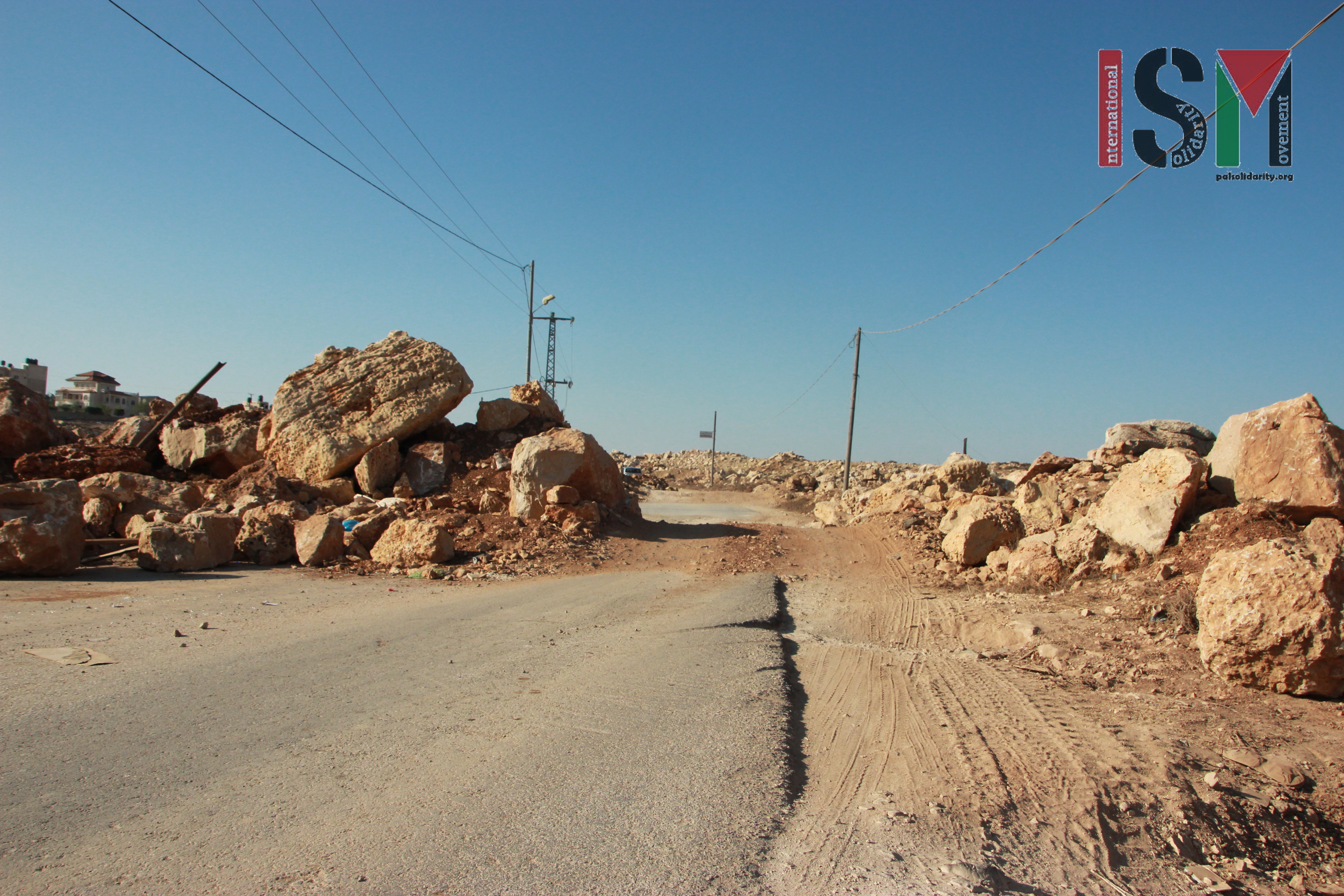 Settlers from illegal Halamish settlement block Route 450 for Palestinians in revenge