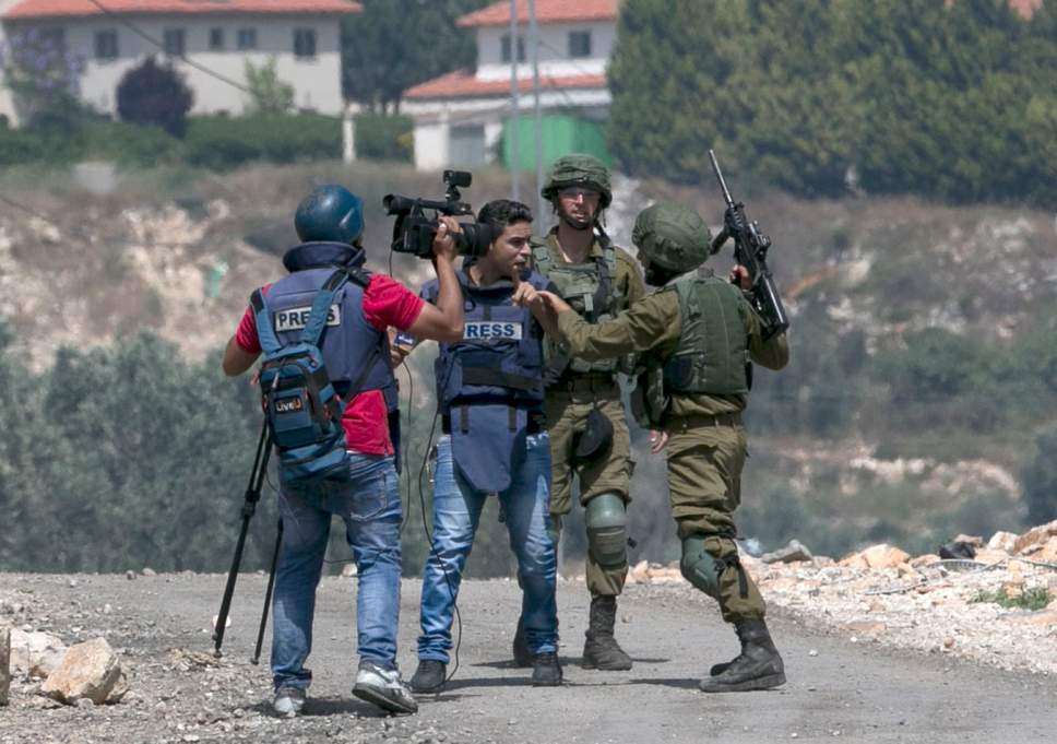 Call on Israel’s parliament to oppose the bill criminalizing the documentation of soldiers