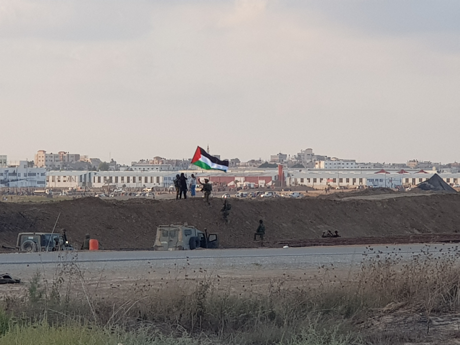 Israeli and international protesters demonstrated at Gaza fence in solidarity with The Great Return March