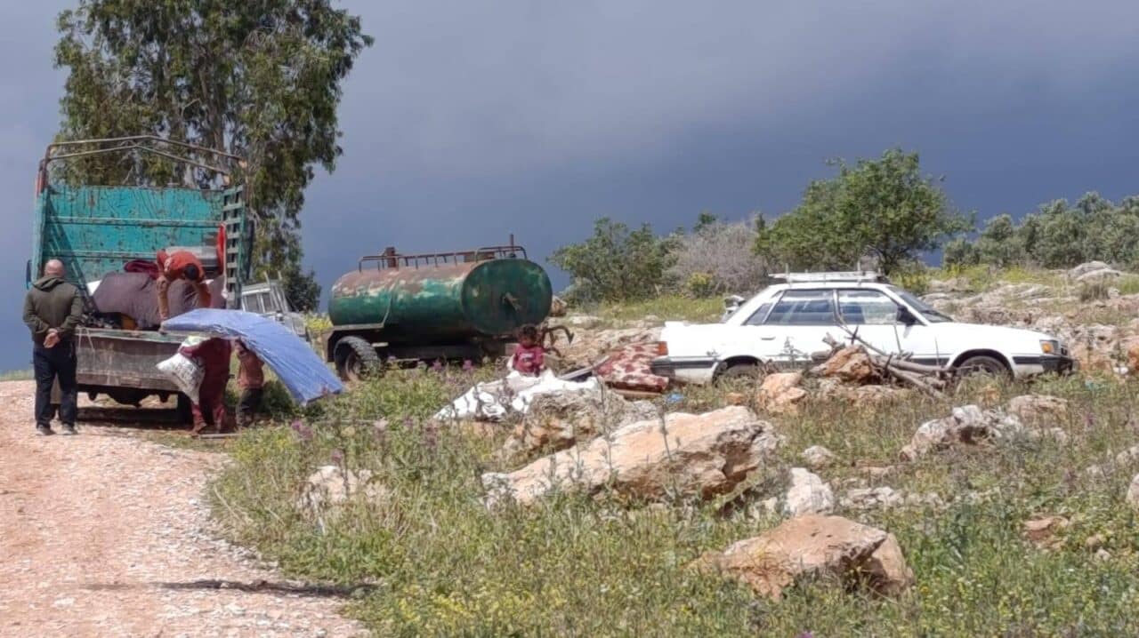Armed Israeli settlers attack Palestinians in Tayasir village