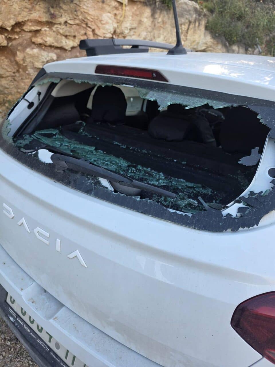 White van with window smashed by settlers after Israeli army and settlers continue siege against Al Mughayyir with assault on Abu Naim family